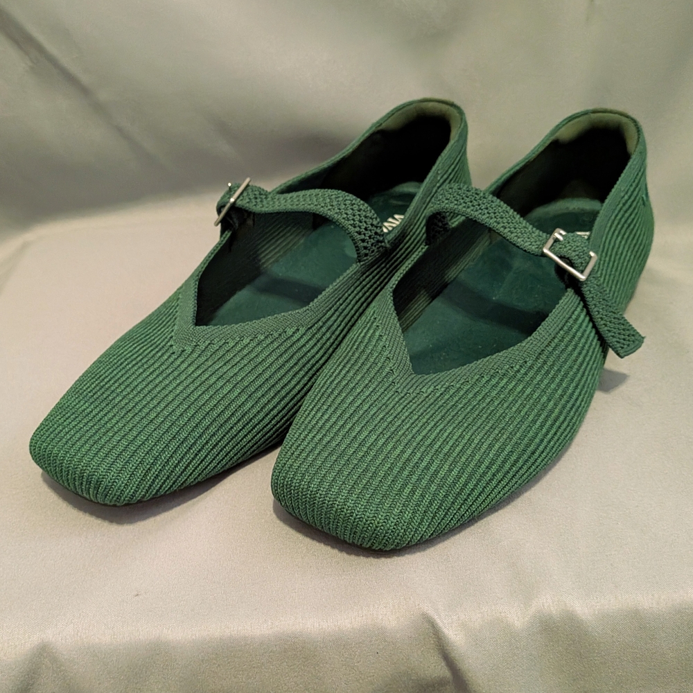 Vivaia Women's Classic Green Flats Size 10 - Picture 4 of 9